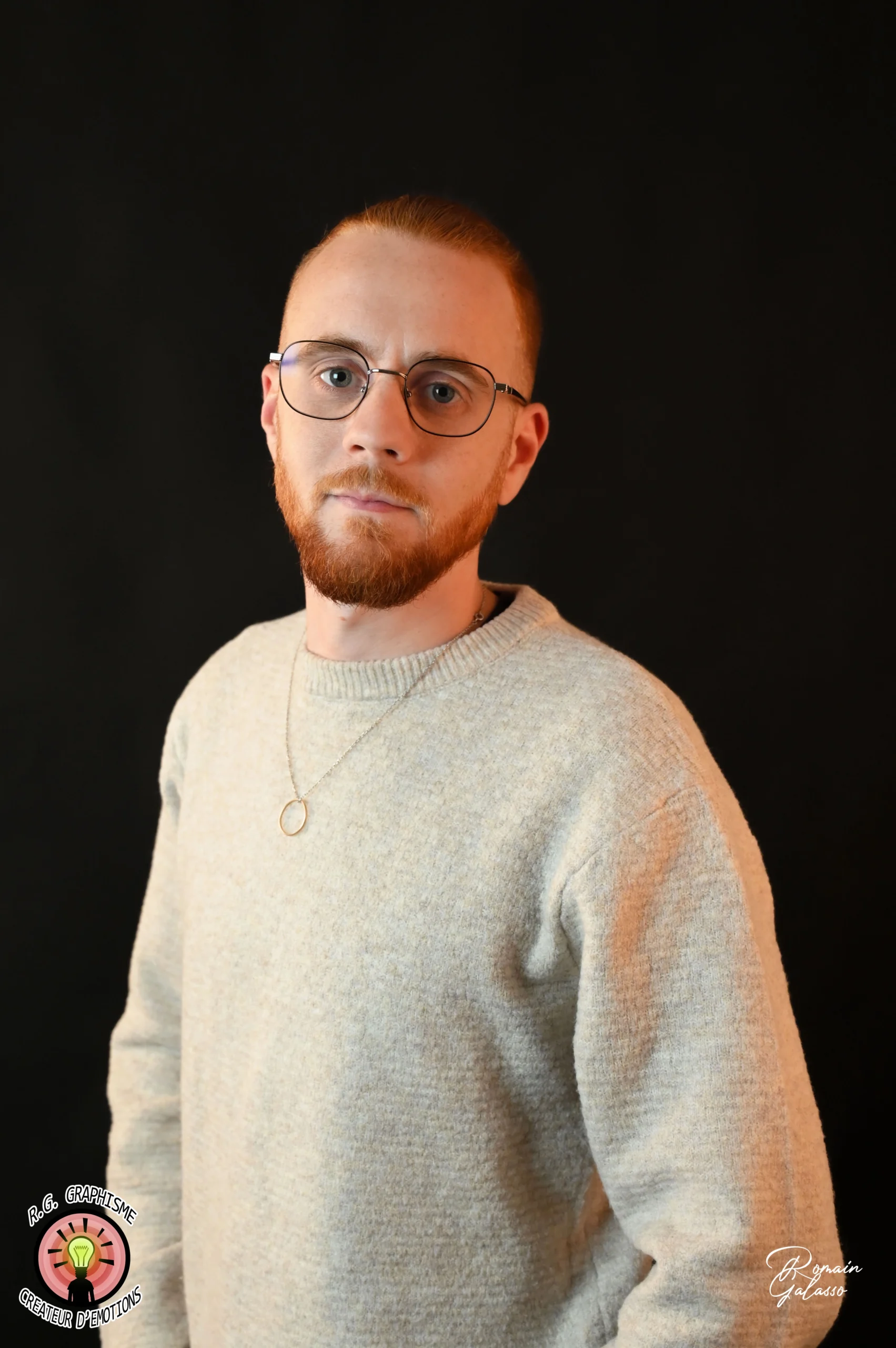 Portraits individuels des co-workers illustrant professionnalisme et collaboration.