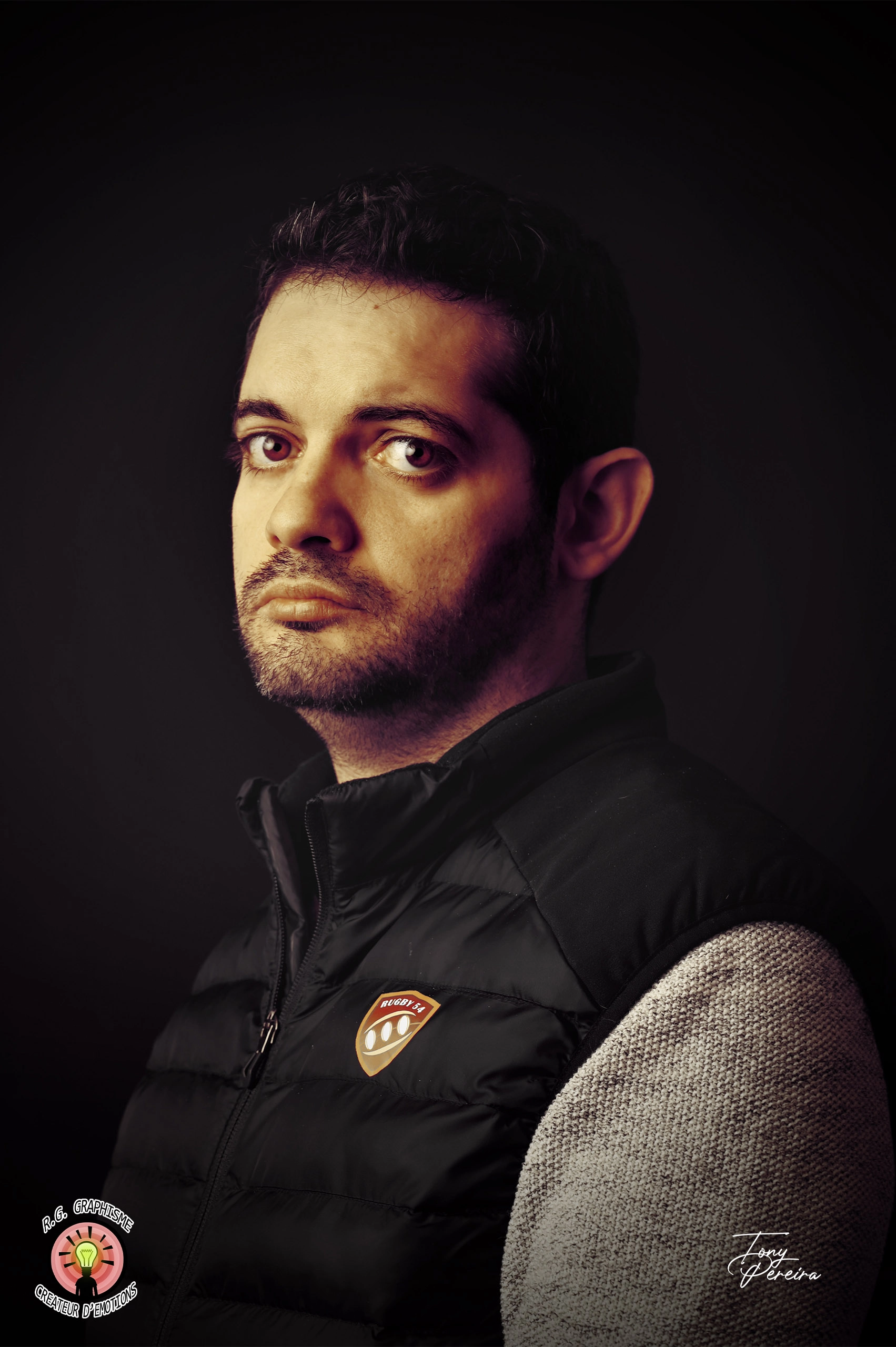 Portraits individuels des co-workers illustrant professionnalisme et collaboration.