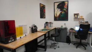 Vue d'ensemble de l'atelier de personnalisation RG Graphisme et RF Créations à Lunéville.