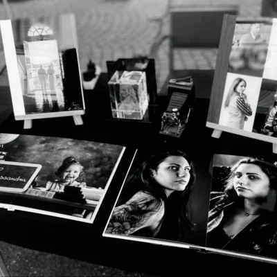 Photo présentant différents produits et créations proposés par RG Graphisme, illustrant le savoir-faire et la diversité des services.